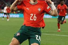 爱游戏娱乐网站 -里程碑夜葡萄牙体育官宣签约，英超冲刺阶段刷纪录，质疑声仍在，数据趋势出现新变化的简单介绍