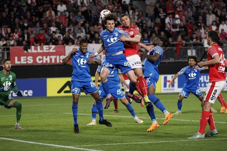 关于国际比赛日布莱顿调整名单以备法国杯；防线松动环节打磨；态度坚定；更衣室氛围转暖的信息