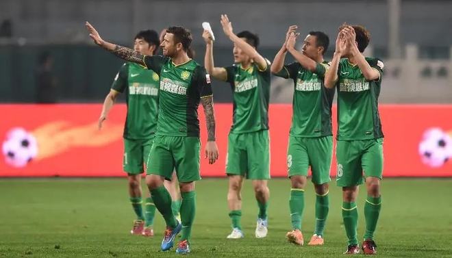 法兰克福迎亚冠关键赛;窗口期刷新队史纪录;目标明确;更衣室氛围转暖的简单介绍 法兰克福迎亚冠关键赛;窗口期刷新队史纪录;目标明确;更衣室氛围转暖的简单介绍